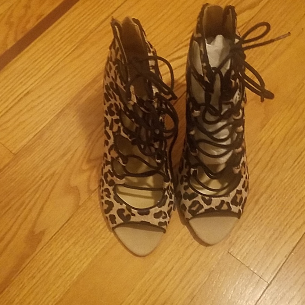 ZARA LEOPARD ANIMAL PRINT LACE-UP ANKLE BOOT 